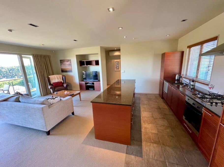 Terrace Downs 2 Bedroom Apartment Windwhistle Экстерьер фото